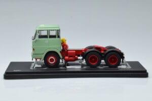 Henschel HS 19 TS Zelený IXO 1:43 TR151 Kov – obrázek 3 z 6