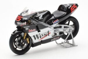 Honda NSR500 West Honda Pons #65 L. Capirossi 500cc World Championship 2001 Minichamps 1:12 122016165 Kov – obrázek 2 z 4