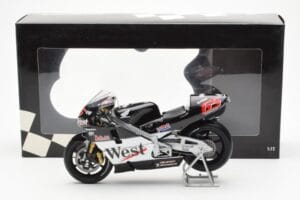 Honda NSR500 West Honda Pons #65 L. Capirossi 500cc World Championship 2001 Minichamps 1:12 122016165 Kov – obrázek 4 z 4