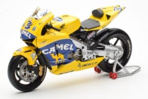 Honda RC211V Pramac Pons #3 M. Biaggi MotoGP 2003 Minichamps 1:12 122037103 Kov – obrázek 2 z 4