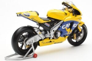 Honda RC211V Pramac Pons #3 M. Biaggi MotoGP 2003 Minichamps 1:12 122037103 Kov – obrázek 3 z 4