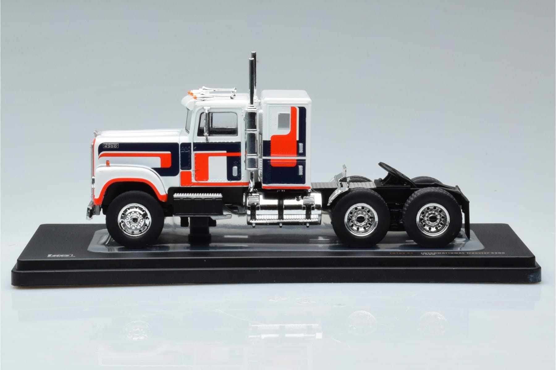 International Transtar 4300 Bílý IXO 1:43 TR153 Kov – obrázek 3 z 6