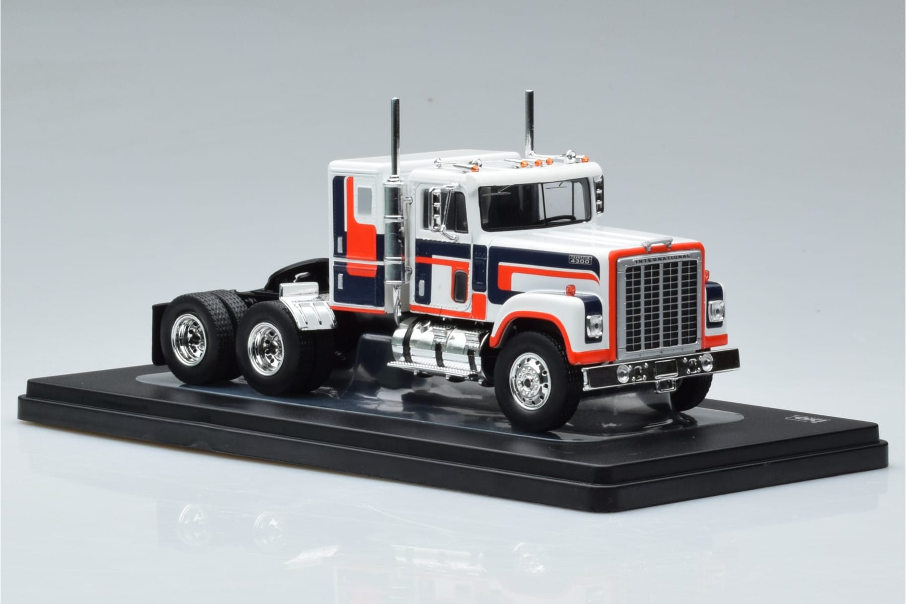 International Transtar 4300 Bílý IXO 1:43 TR153 Kov – obrázek 4 z 6