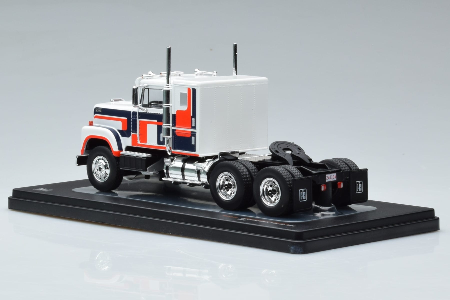 International Transtar 4300 Bílý IXO 1:43 TR153 Kov – obrázek 5 z 6