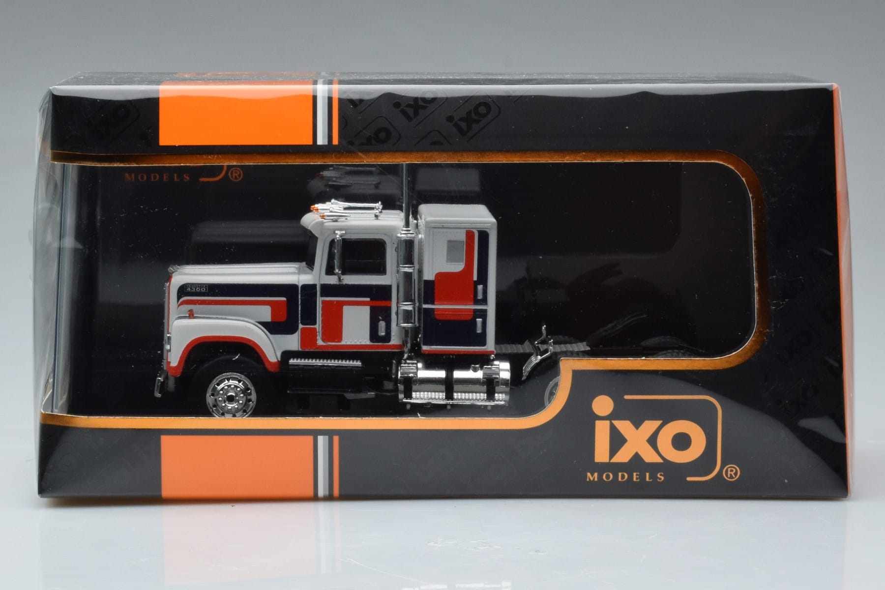 International Transtar 4300 Bílý IXO 1:43 TR153 Kov – obrázek 6 z 6