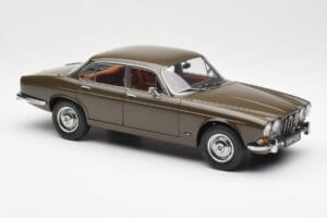 Jaguar XJ6 Series 1 4.2 Sable Hnědý Paragon 1:18 2011004 Kov – obrázek 6 z 8