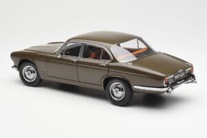 Jaguar XJ6 Series 1 4.2 Sable Hnědý Paragon 1:18 2011004 Kov – obrázek 7 z 8