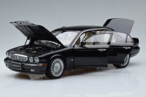 Jaguar XJ6 X350 Ebony Černý Almost Real 1:18 810501 Kov – obrázek 2 z 11