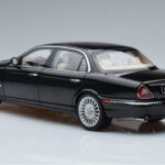 Jaguar XJ6 X350 Ebony Černý Almost Real 1:18 - image 6 of 11