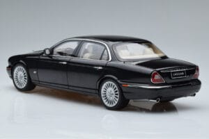Jaguar XJ6 X350 Ebony Černý Almost Real 1:18 810501 Kov – obrázek 6 z 11