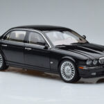 Jaguar XJ6 X350 Ebony Černý Almost Real 1:18 - image 10 of 11