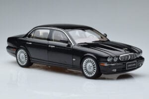 Jaguar XJ6 X350 Ebony Černý Almost Real 1:18 810501 Kov – obrázek 10 z 11