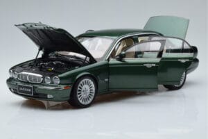 Jaguar XJ6 X350 Racing Zelený Almost Real 1:18 810502 Kov – obrázek 2 z 13