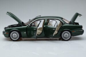 Jaguar XJ6 X350 Racing Zelený Almost Real 1:18 810502 Kov – obrázek 4 z 13