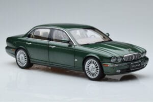 Jaguar XJ6 X350 Racing Zelený Almost Real 1:18 810502 Kov – obrázek 6 z 13