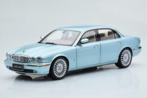 Jaguar XJ6 X350 Seafrost Světle Modrý Almost Real 1:18 810503