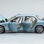 Jaguar XJ6 X350 Seafrost Světle Modrý Almost Real 1:18 - image 5 of 11