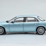Jaguar XJ6 X350 Seafrost Světle Modrý Almost Real 1:18 - image 6 of 11