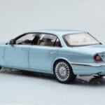 Jaguar XJ6 X350 Seafrost Světle Modrý Almost Real 1:18 - image 8 of 11