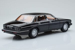 Jaguar XJ6 XJ40 Ebony Černý Almost Real 1:18 810543 Kov – obrázek 3 z 11