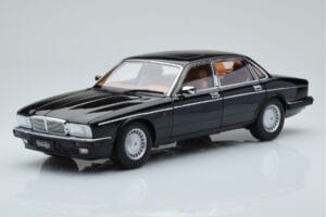 Jaguar XJ6 XJ40 Ebony Černý Almost Real 1:18 810543