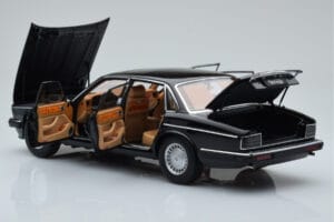 Jaguar XJ6 XJ40 Ebony Černý Almost Real 1:18 810543 Kov – obrázek 5 z 11
