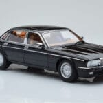 Jaguar XJ6 XJ40 Ebony Černý Almost Real 1:18 - image 6 of 11