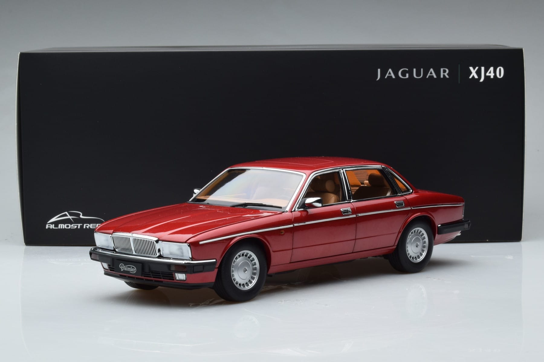 Jaguar XJ6 XJ40 Flamenco Červený Almost Real 1:18 810541 Kov – obrázek 11 z 11
