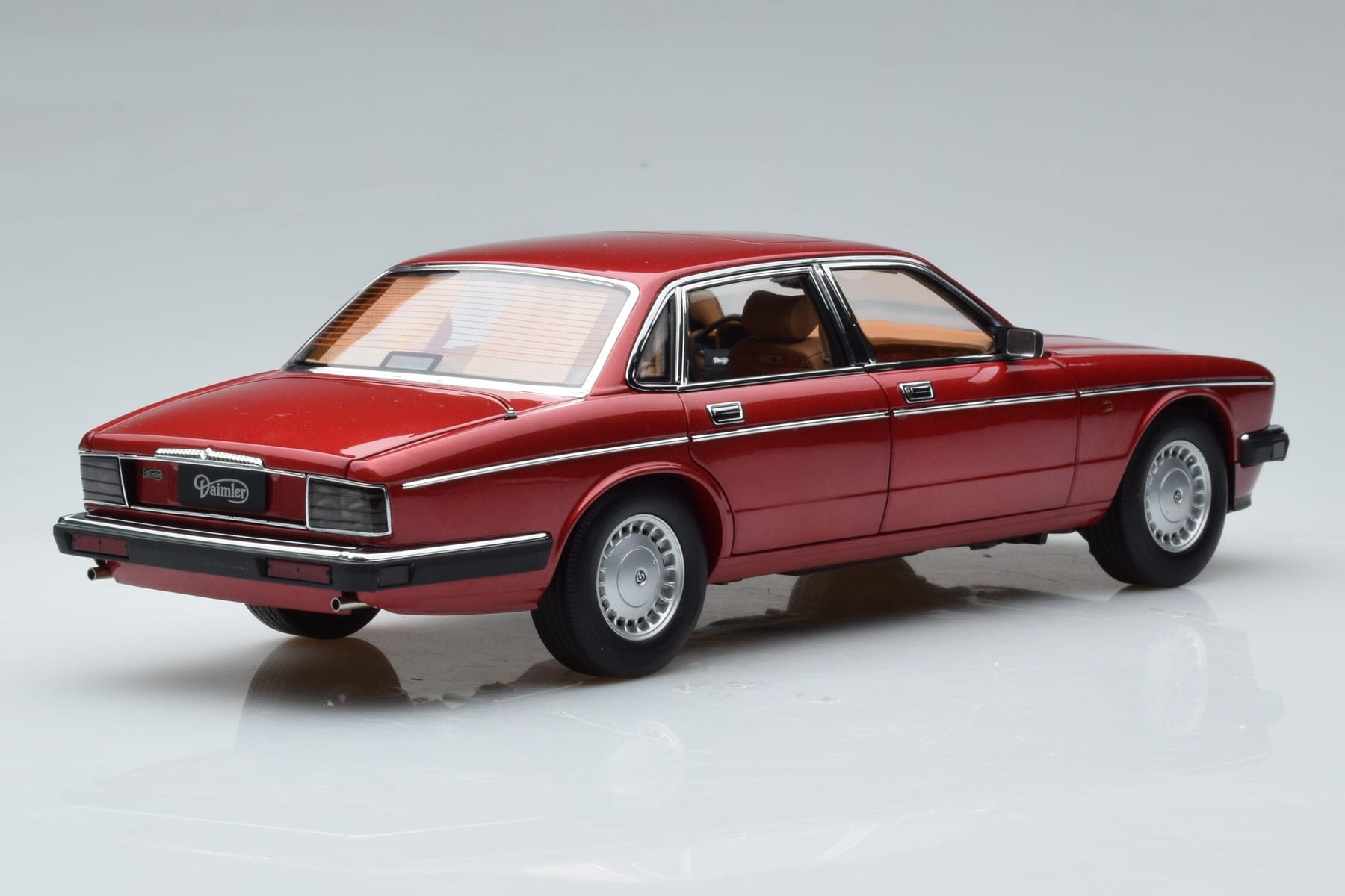 Jaguar XJ6 XJ40 Flamenco Červený Almost Real 1:18 810541 Kov – obrázek 3 z 11