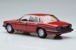 Jaguar XJ6 XJ40 Flamenco Červený Almost Real 1:18 810541 Kov – obrázek 7 z 11