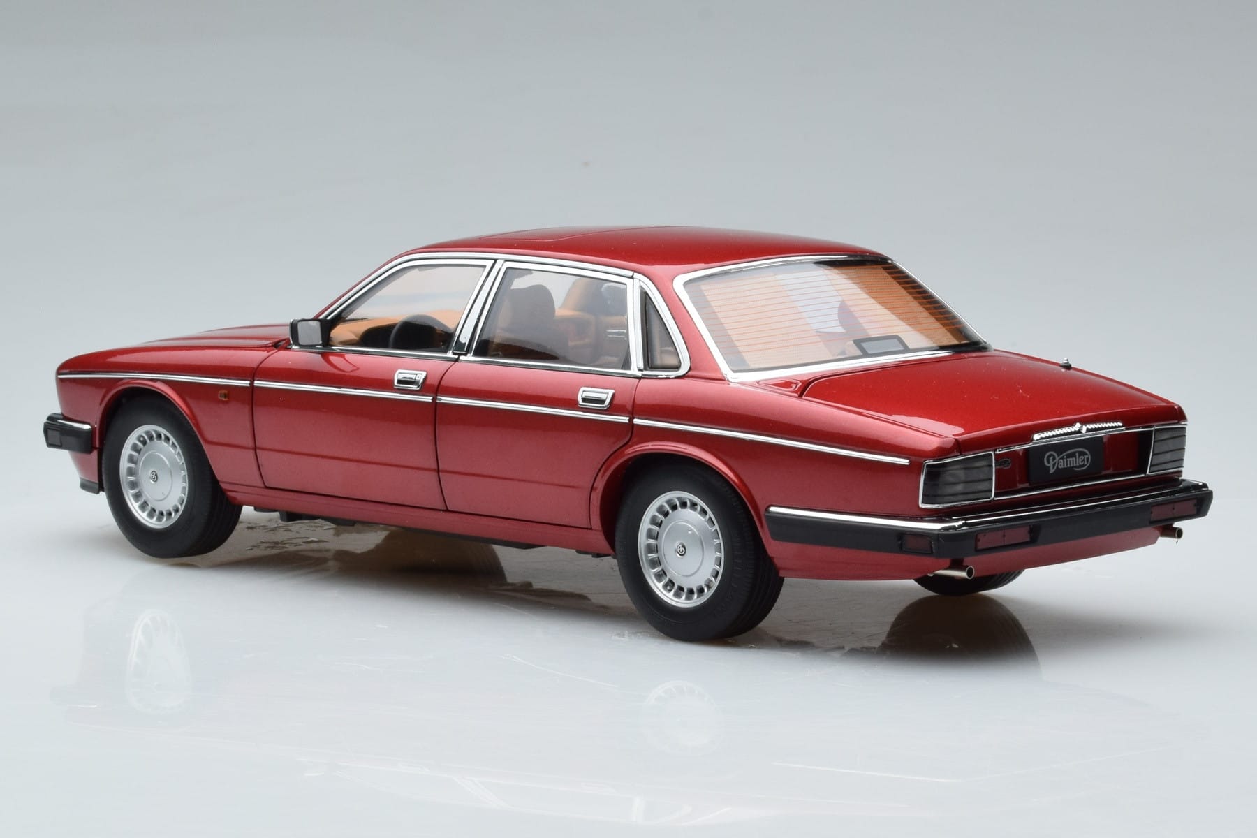 Jaguar XJ6 XJ40 Flamenco Červený Almost Real 1:18 810541 Kov – obrázek 7 z 11
