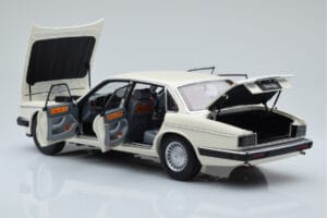Jaguar XJ6 XJ40 Glacier Bílý Almost Real 1:18 810542 Kov – obrázek 5 z 11