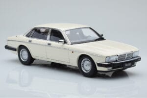 Jaguar XJ6 XJ40 Glacier Bílý Almost Real 1:18 810542 Kov – obrázek 6 z 11
