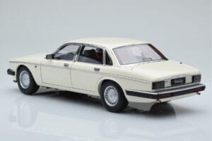 Jaguar XJ6 XJ40 Glacier Bílý Almost Real 1:18 810542 Kov – obrázek 7 z 11