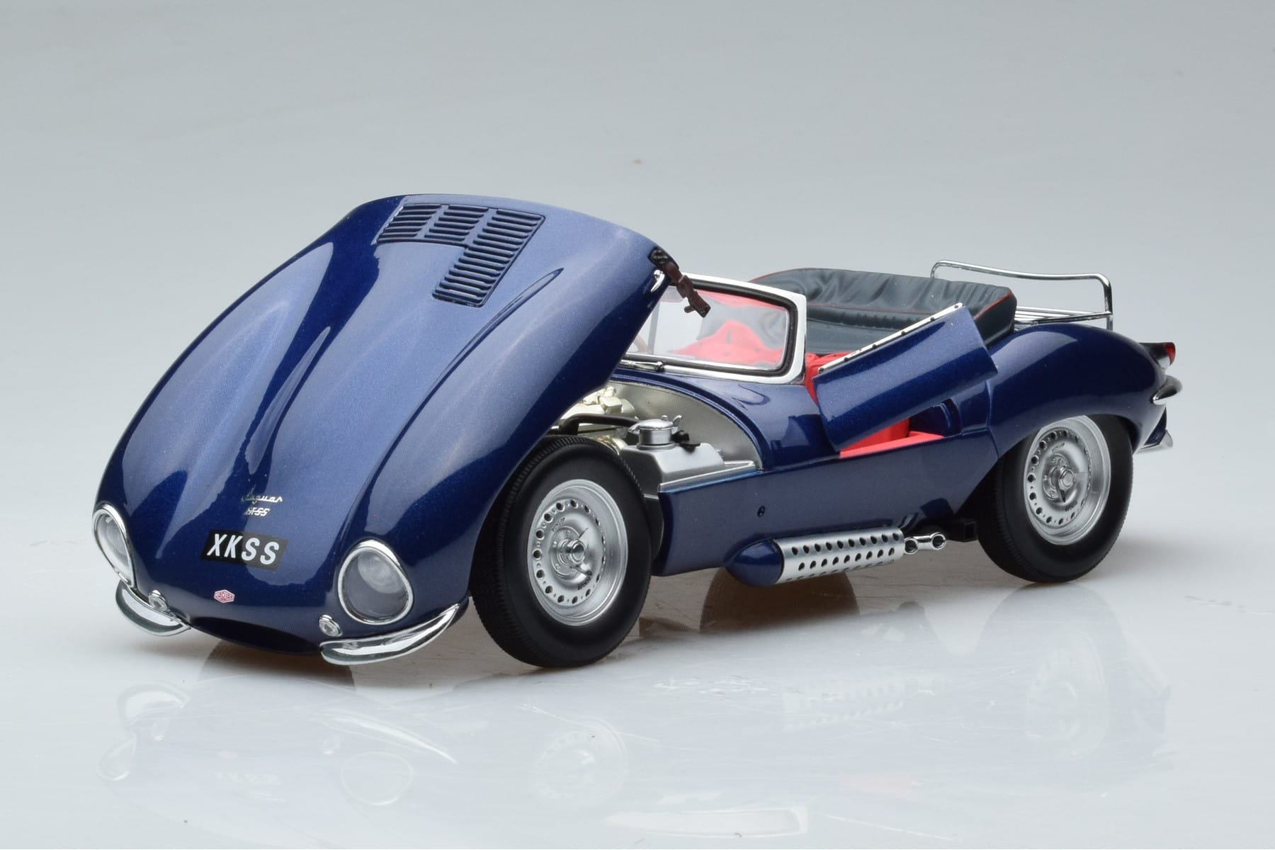 Jaguar XKSS Modrý AUTOart 1:18 73510 Kov – obrázek 2 z 9