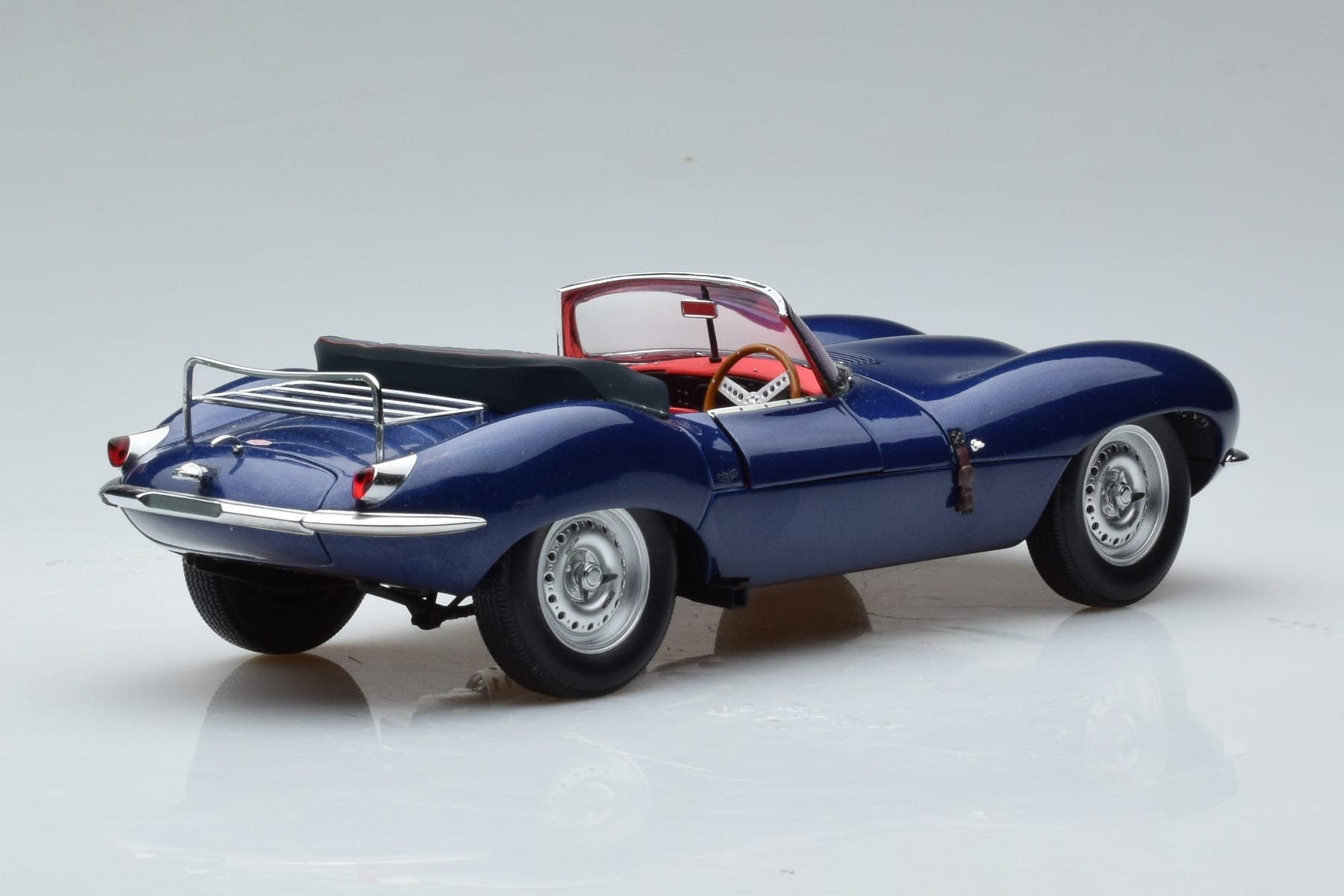 Jaguar XKSS Modrý AUTOart 1:18 73510 Kov – obrázek 3 z 9
