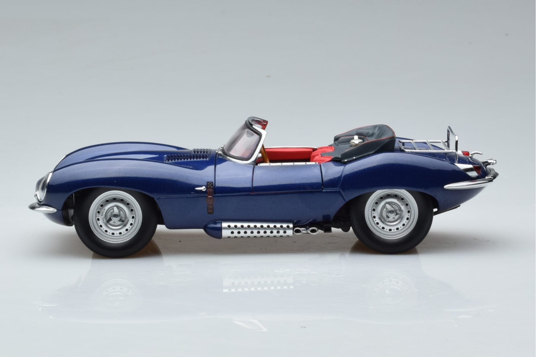 Jaguar XKSS Modrý AUTOart 1:18 73510 Kov – obrázek 5 z 9