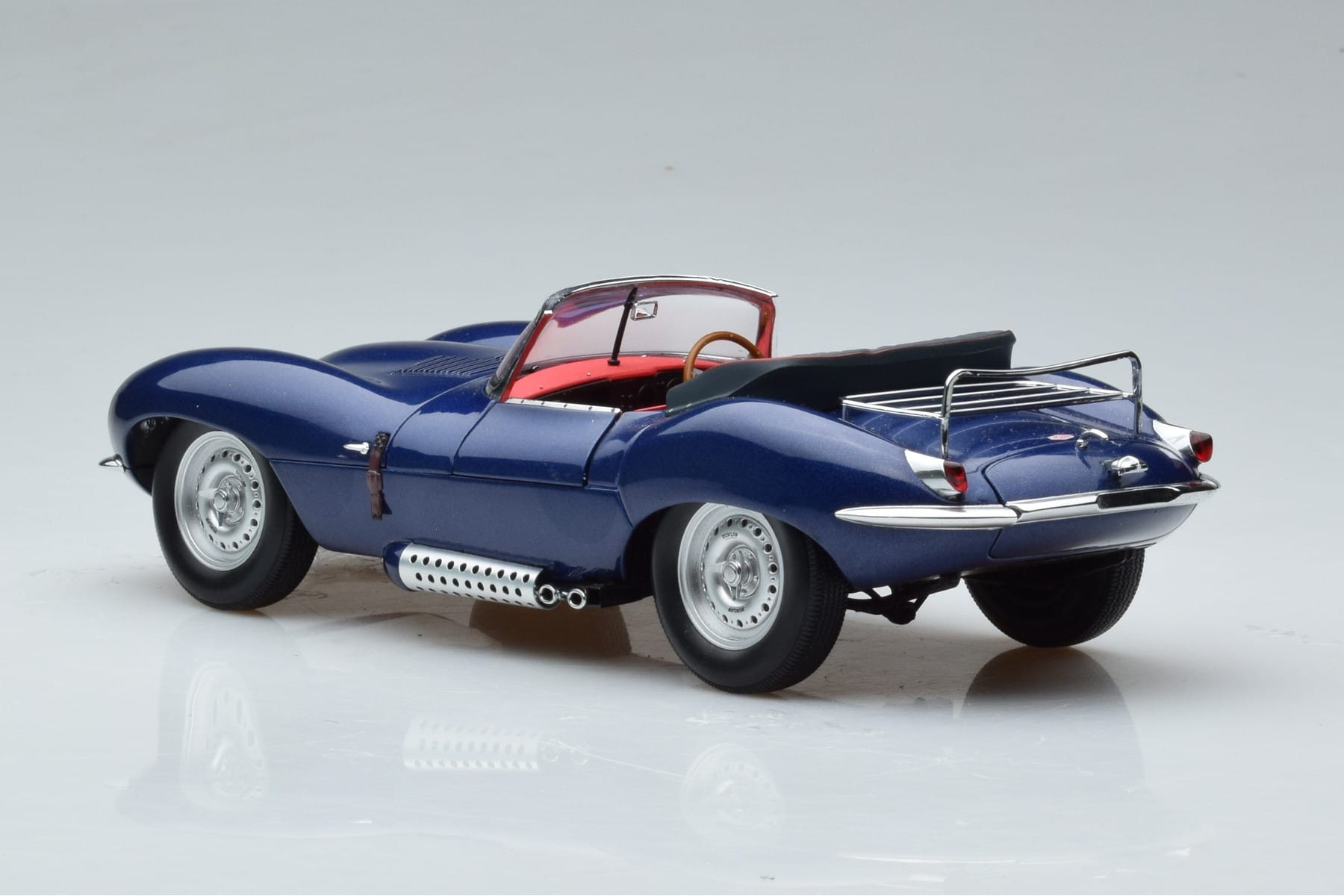 Jaguar XKSS Modrý AUTOart 1:18 73510 Kov – obrázek 7 z 9