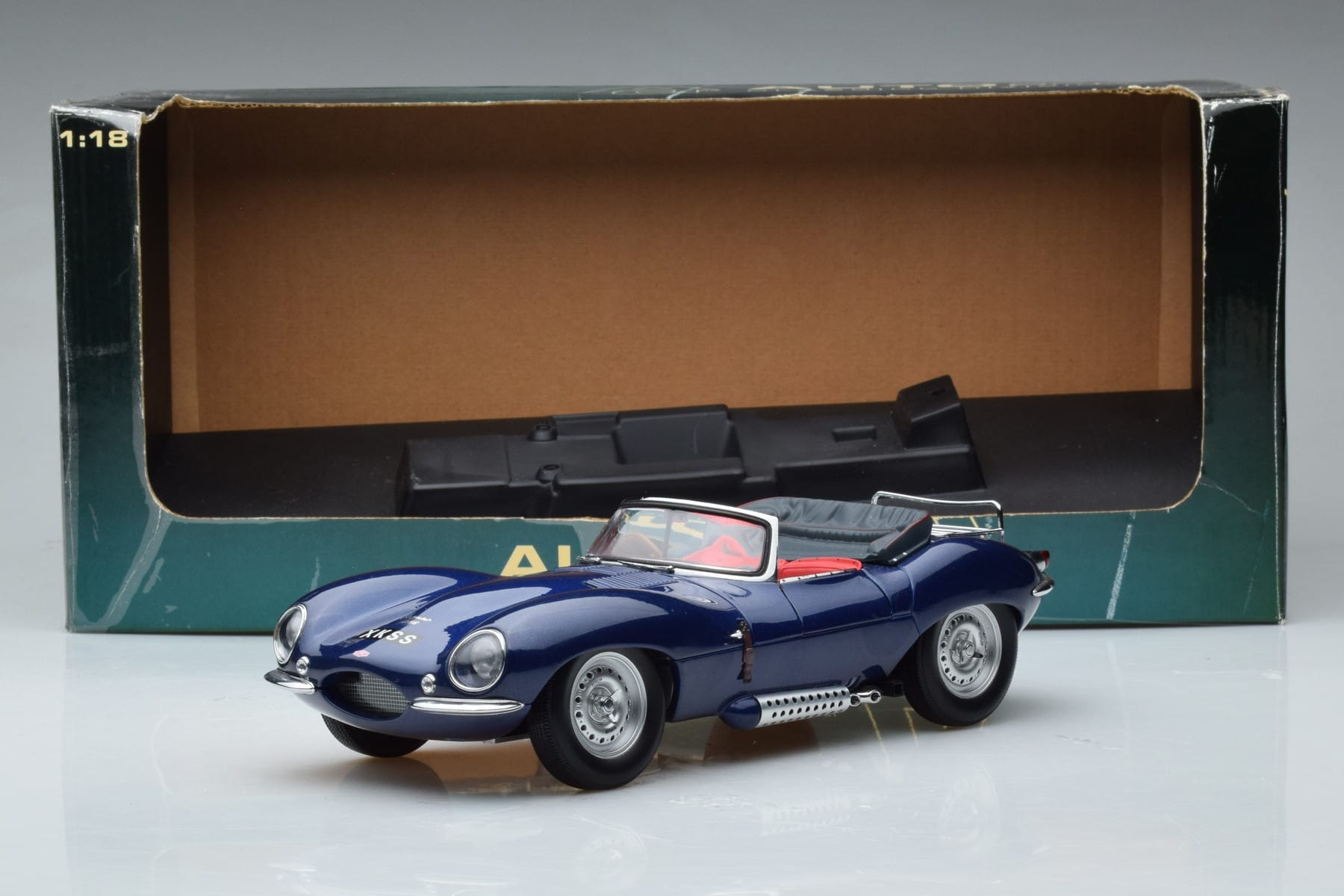 Jaguar XKSS Modrý AUTOart 1:18 73510 Kov – obrázek 9 z 9