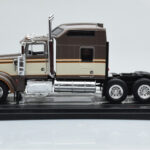 Kenworth W900 Hnědý IXO 1:43 - image 2 of 4