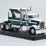 Kenworth W900 Zelený Bílý IXO 1:43 - image 4 of 6
