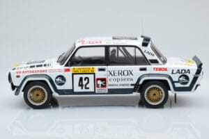 Lada 2105 VFTS #42 S. Brundza Rally 1000 Lakes 1984 IXO 1:18 18RMC146 Kov – obrázek 3 z 6