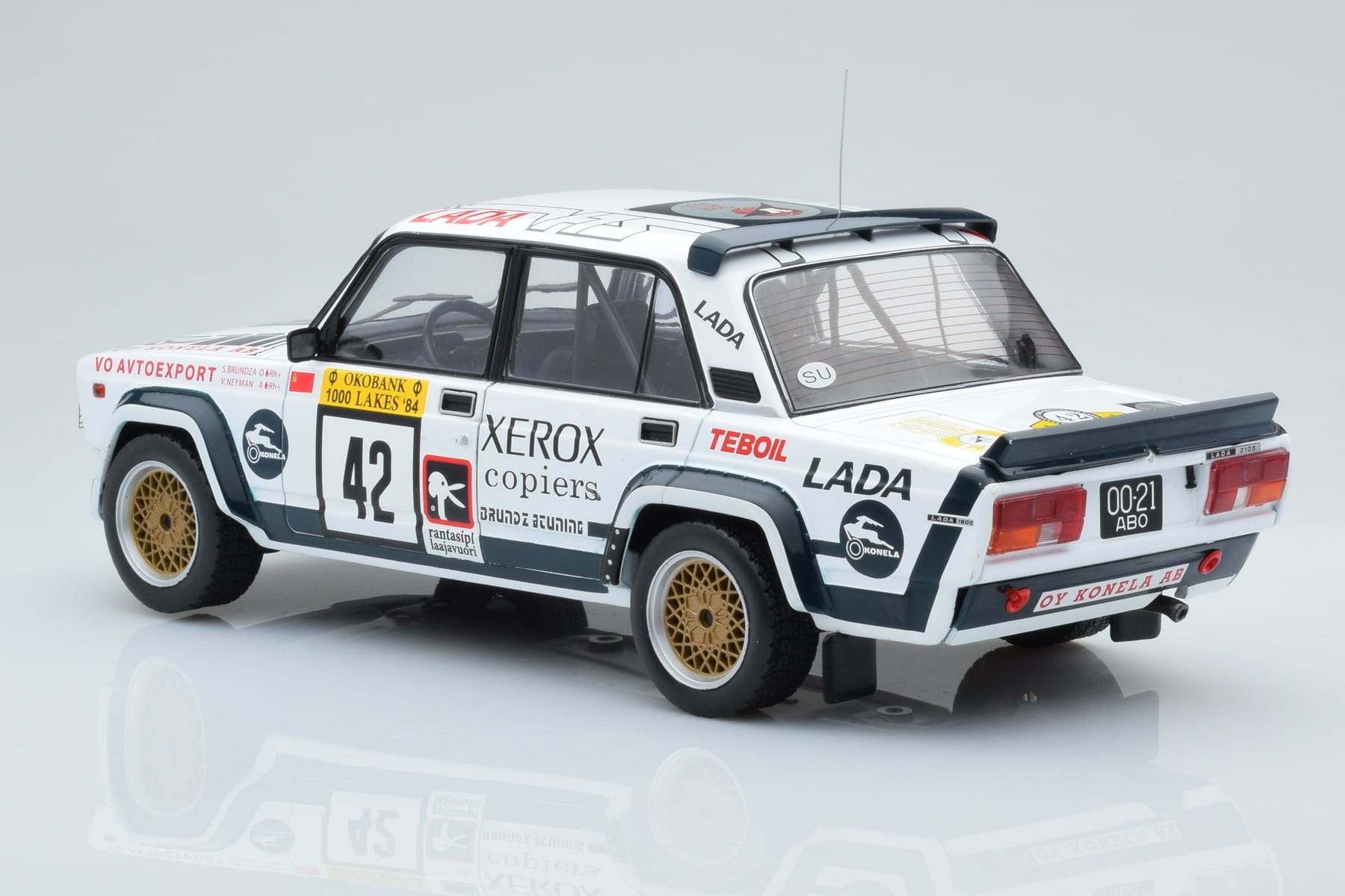 Lada 2105 VFTS #42 S. Brundza Rally 1000 Lakes 1984 IXO 1:18 18RMC146 Kov – obrázek 5 z 6