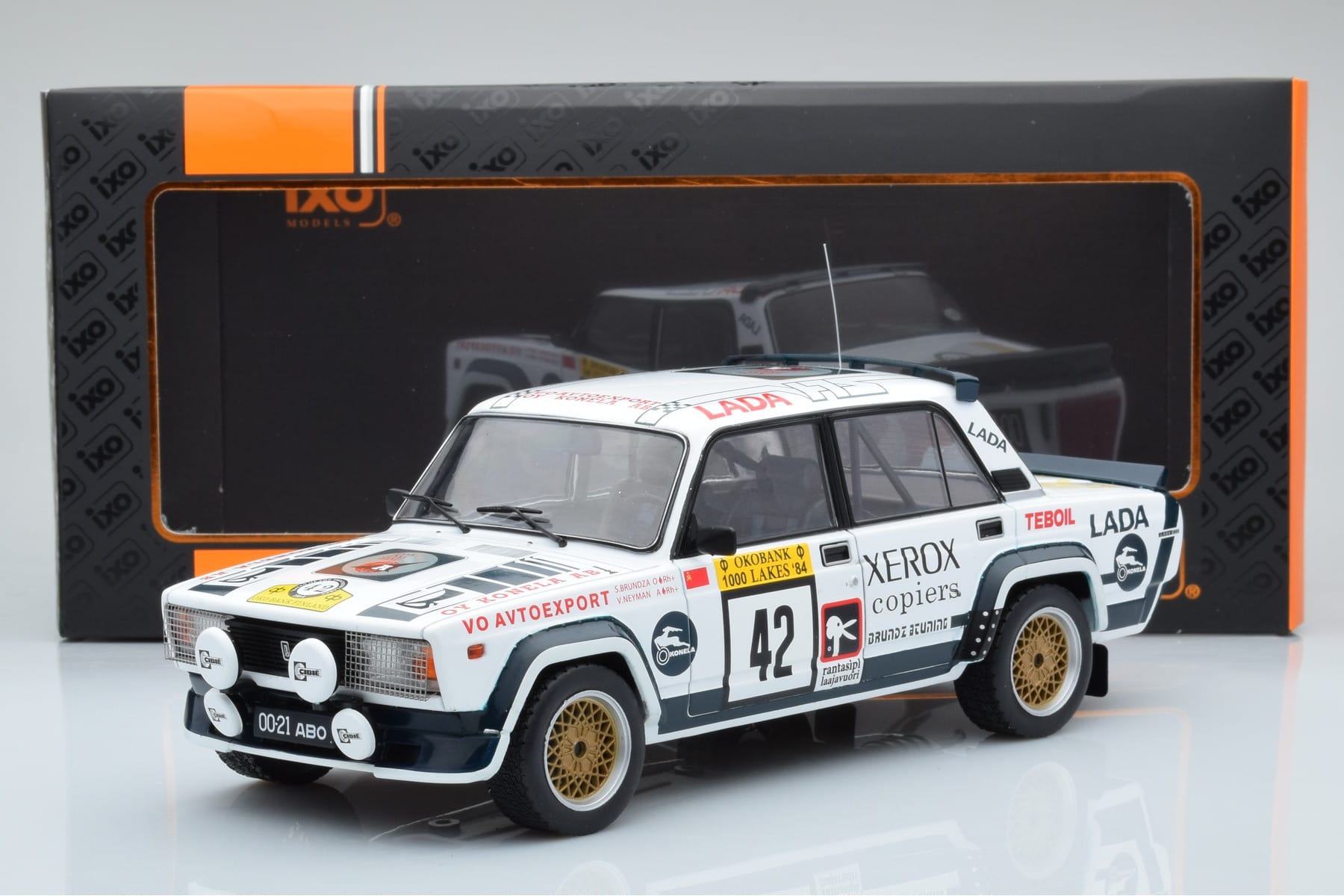Lada 2105 VFTS #42 S. Brundza Rally 1000 Lakes 1984 IXO 1:18 18RMC146 Kov – obrázek 6 z 6