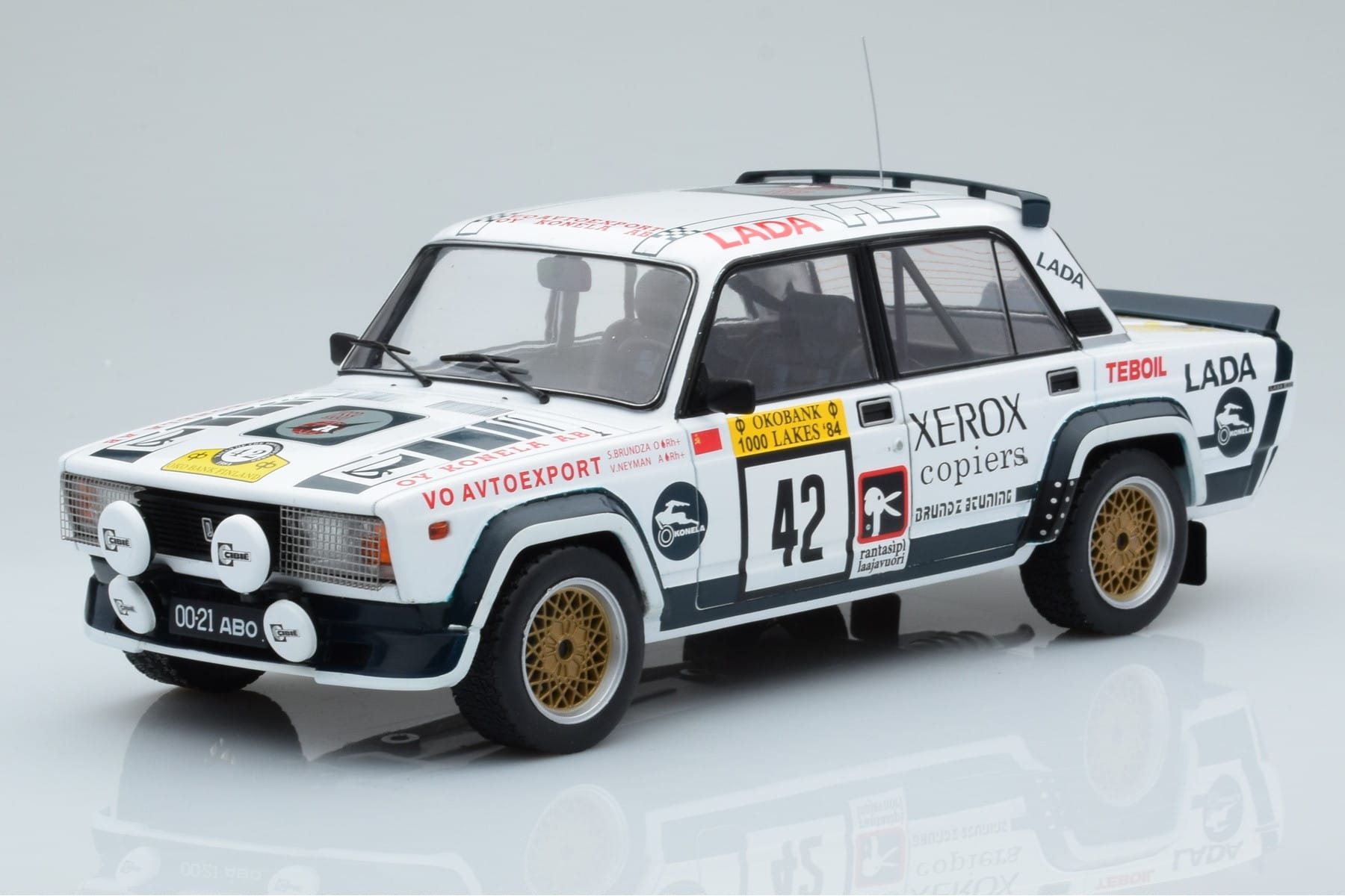 Lada 2105 VFTS #42 S. Brundza Rally 1000 Lakes 1984 IXO 1:18 18RMC146 Kov