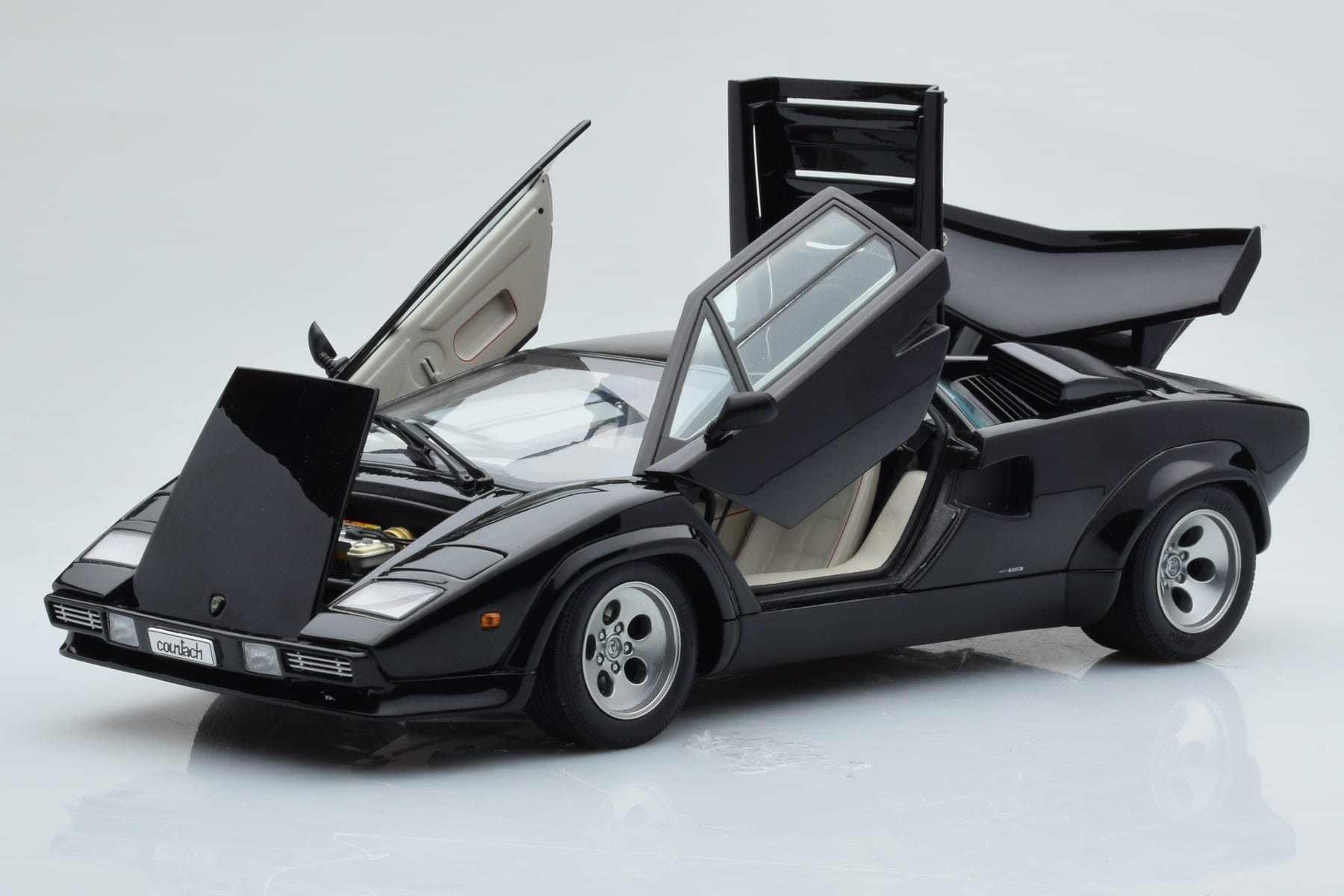 Lamborghini Countach LP5000S Černý AUTOart 1:18 74533 Kov – obrázek 2 z 10