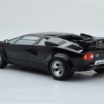 Lamborghini Countach LP5000S Černý AUTOart 1:18 - image 7 of 10