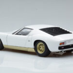 Lamborghini Miura SV Bílý AUTOart 1:18 - image 7 of 8