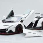 Lamborghini Veneno Bílý AUTOart 1:18 - image 2 of 8