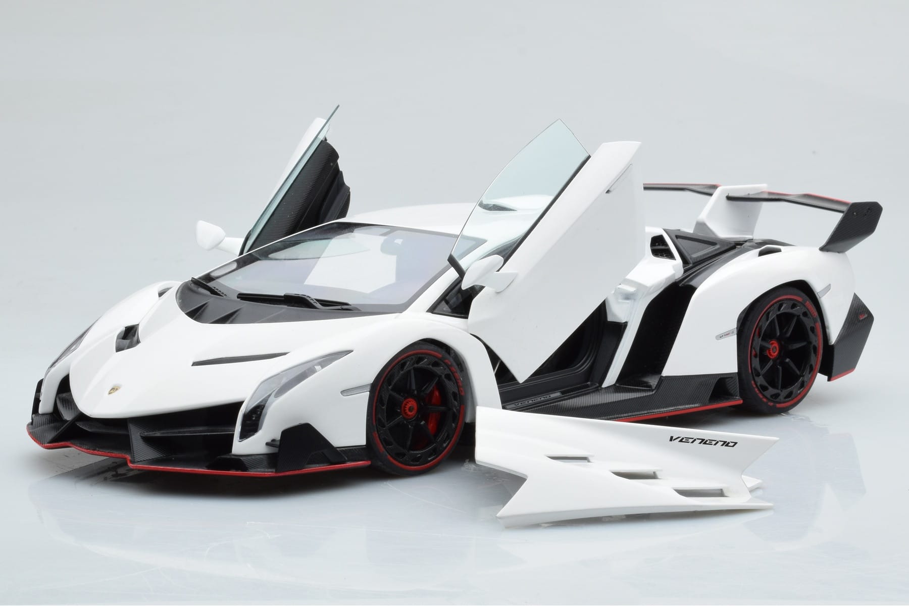 Lamborghini Veneno Bílý AUTOart 1:18 74507 Kov – obrázek 2 z 8